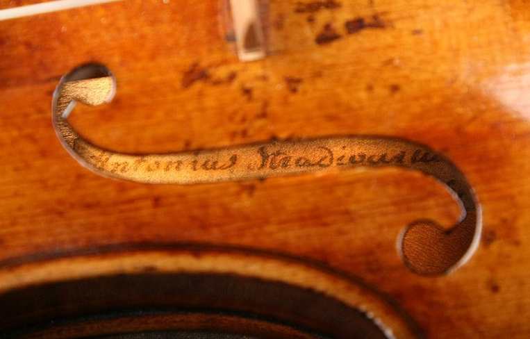 The signature of The Violin maker